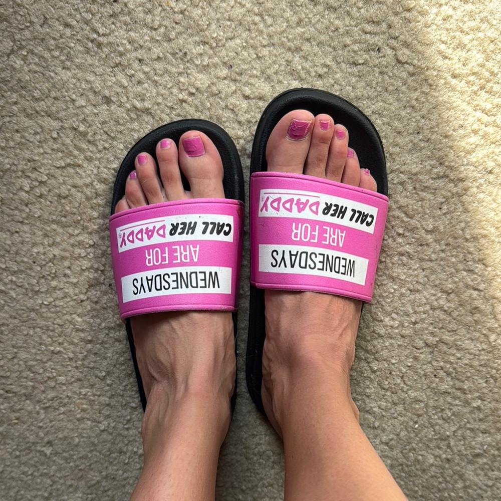 Barstool slides